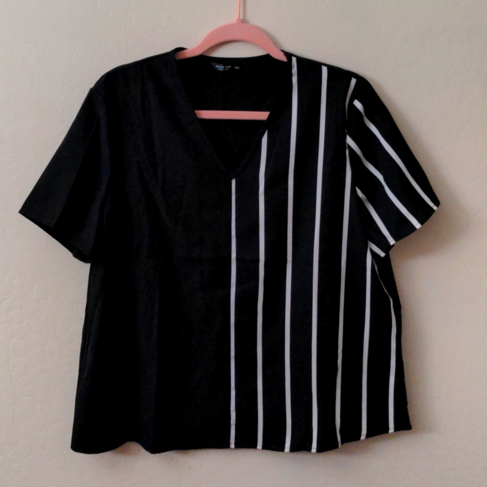 Women's blouse Shein Size curve 0XL Black with white stripes. NWOT